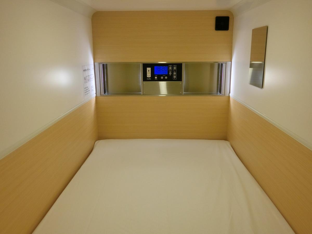 Capsule Hotel Valie Ebisucho Osaka Exterior photo