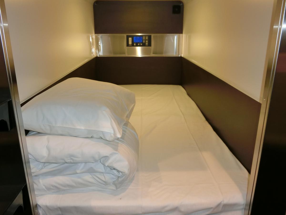Capsule Hotel Valie Ebisucho Osaka Exterior photo
